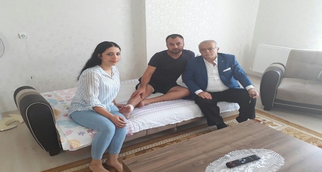 Vali Necati Şentürk, Hakkari Gazisi Akif Gürler’i evinde ziyaret etti