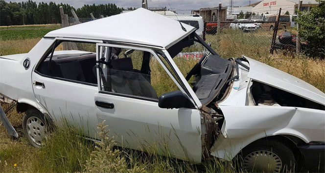 Sivas&#039;ta askeri araç ile otomobil çarpıştı: 1 ölü, 4 yaralı