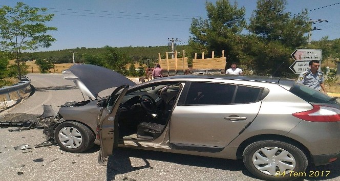 Uşak’ta meydana gelen trafik kazalarında bir kişi yaşamını yitirirken 2 kişi hafif yaralandı.