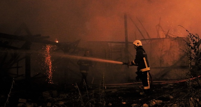 Bursa’da kereste atölyesinde korkutan yangın