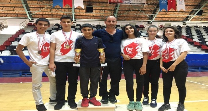 Büyükşehir Belediyesi tekvando takımı Antalya’da 3. oldu
