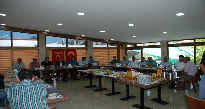 Gediz MHP teşkilatından basın mensuplarına kahvaltı