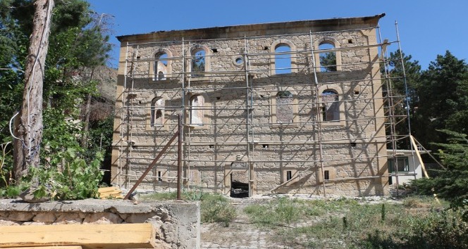 Büyükşehir, yanan tarihi camiyi restore ediyor
