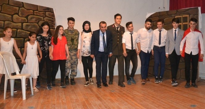 Gençlerden ‘Diriliş’ oyunu