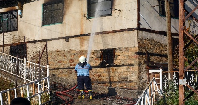 Beypazarı’nda ev yangını: 4 yaralı