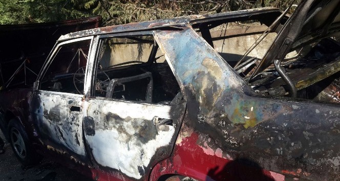 Sakarya’da otomobil alev alev yandı