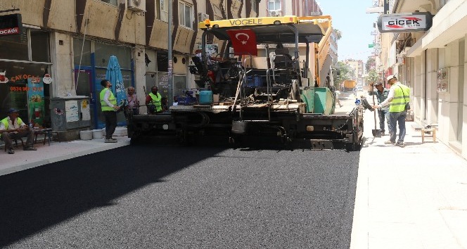 Akdeniz’de asfalt çalışmaları devam ediyor