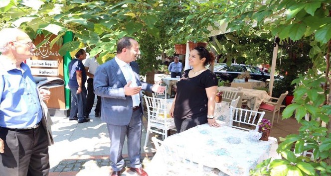 Başkan Gürkan’dan kaldırım üzerine masa ve sandalye koyan işletmecilere uyarı