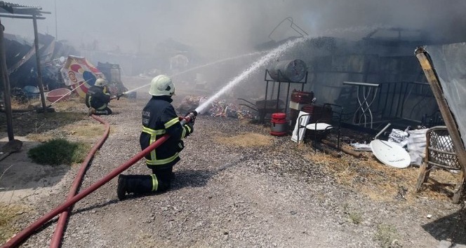 Malatya’da Hurdacılar Sitesinde çıkan yangında maddi hasar meydana geldi