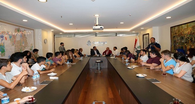 Antalyalı gençlerden Başkan Taşdelen’e ziyaret