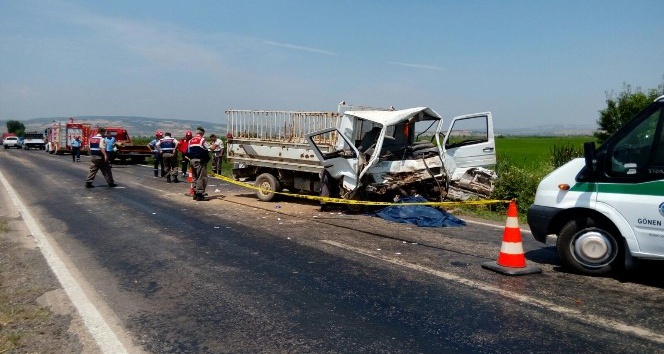 Gönen’de trafik kazası : 2 ölü