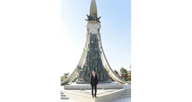 Başkan Yılmaz, 15 Temmuz Şehitler Anıtı’nı ziyaret etti