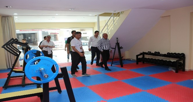 Başkan Tollu, yakında açılacak spor salonunu inceledi