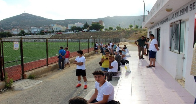 Foça’da kurulan futbol lisesinde elemeler başladı