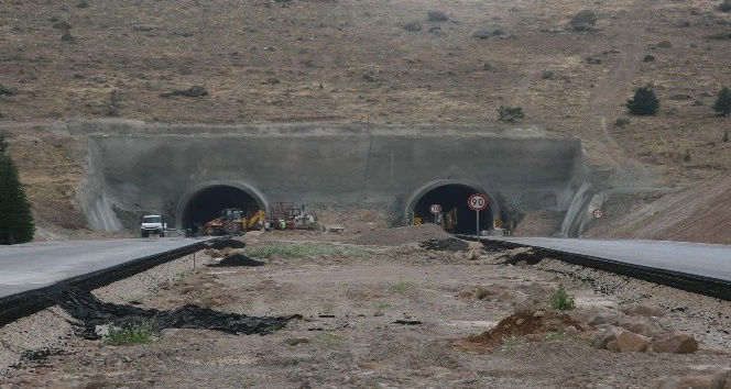 (Özel Haber) Karahisar Tüneli inşaatında sona gelindi