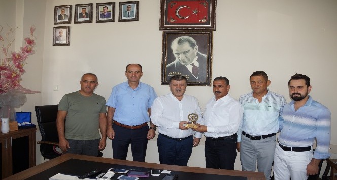 Aydın’da Haziran ayının şoförü ödülünü Bekir Çeker’den aldı