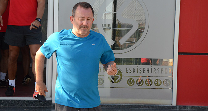 Sergen Yalçın, Eskişehirspor'un başında ilk antrenmanına çıktı