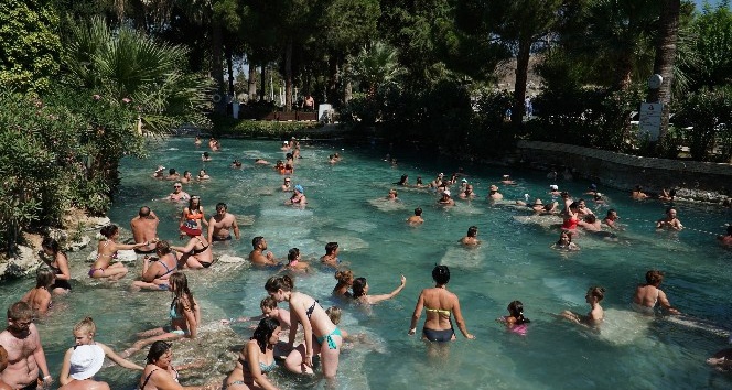 Kleopatra Antik Havuzu’na turistlerden yoğun ilgi
