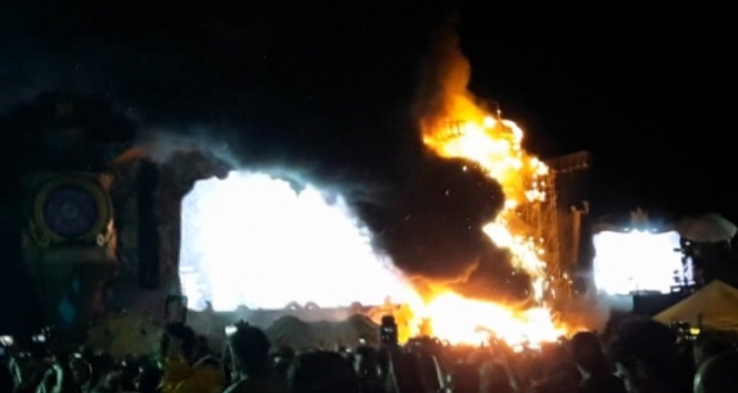 Barselona’da festivalde büyük yangın
