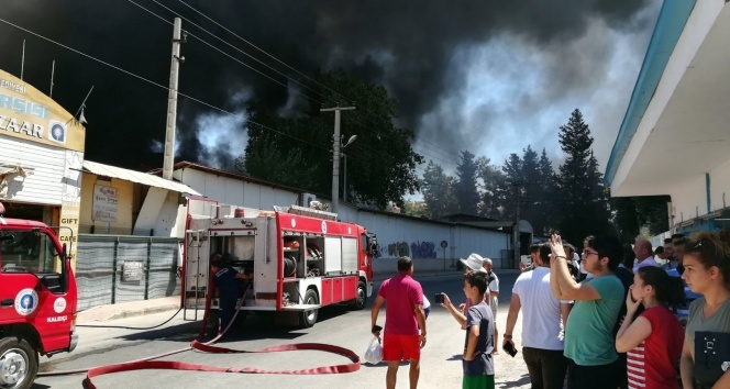 Antalya’da Festival Çarşısı’nda yangın