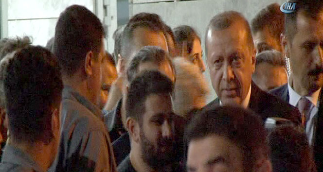 Taraftardan Cumhurbaşkanı Erdoğan&#039;a yoğun ilgi