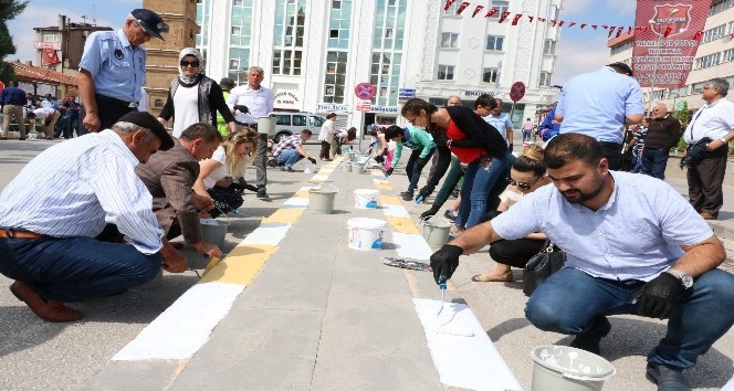 Yozgat’ta kaldırım boyama etkinliği yapıldı