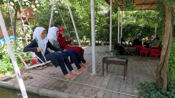 Mardin Valiliği’nden Suriyeli mültecilerle piknik