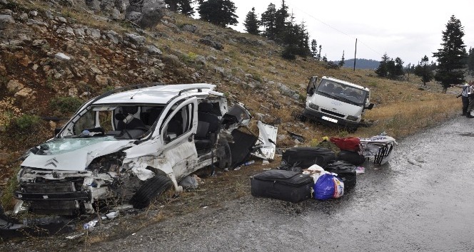 Seydişehir’de iki ayrı kazada 12 kişi yaralandı