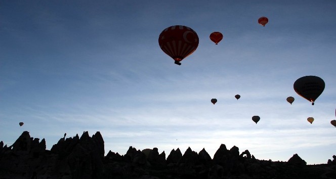 (Özel haber) 150 bin turist Kapadokya’yı gökyüzünden izledi
