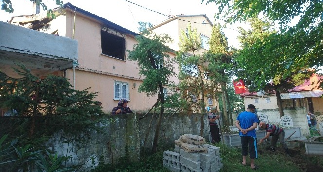 Yatalak yaşlı kadın yanarak can verdi