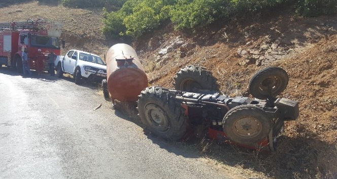Traktör devrildi: 2 ölü, 1 yaralı
