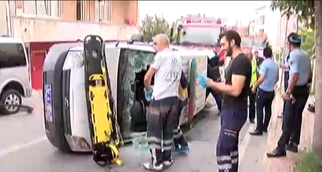 Ataşehir’de polis otosu devrildi, 1 polis yaralandı