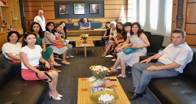 Kazak gazeteciler Hersek’e hayran kaldı