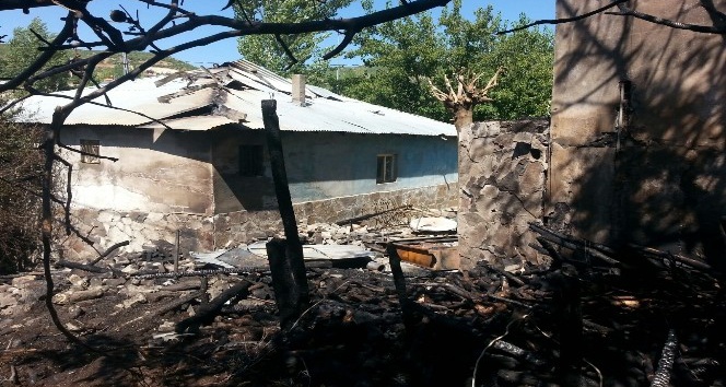 Bingöl’de ev yangını