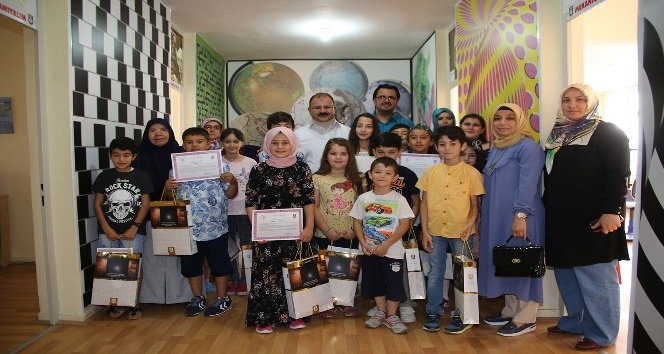 Deneme ve Bilim Merkezi öğrencileri sertifikalarını aldı