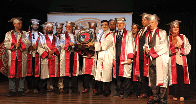 Libyalı öğrencilerin mezuniyet heyecanı
