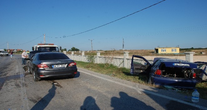 Tekirdağ’da iki otomobil çarpıştı: 4 yaralı