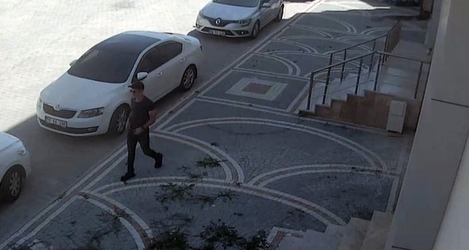 Bankadan çantayla çıkanları takip ederek gasp eden Gürcü çete yakalandı