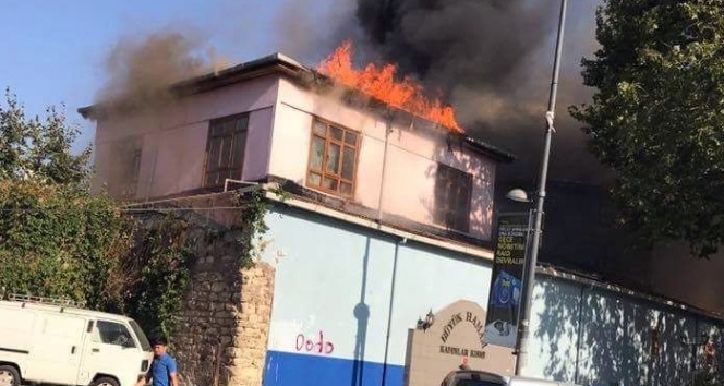Beyoğlu&#039;nda kadınlar hamamında yangın