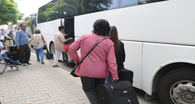 Duran tren seferleri sonrasında yolcular otobüsler ile taşınmaya başlandı