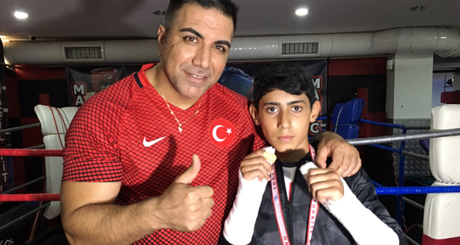 Oyunda iki elinin parmakları kırıldı, Türkiye şampiyonu oldu