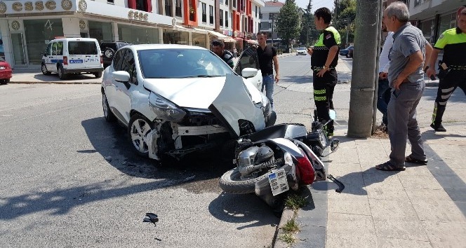 Düzce’de iki otomobil ile motosiklet çarpıştı: 1 yaralı