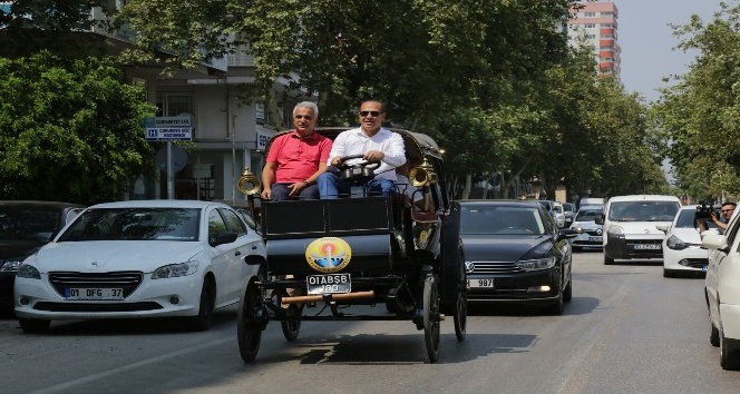 Başkan Sözlü’den elektrikli faytonla Adana turu