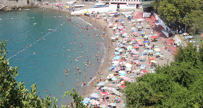 Zonguldak&#039;ta vatandaşlar sahillere akın etti