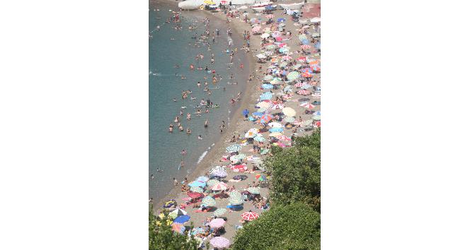 Zonguldak’ta vatandaşlar sahillere akın etti