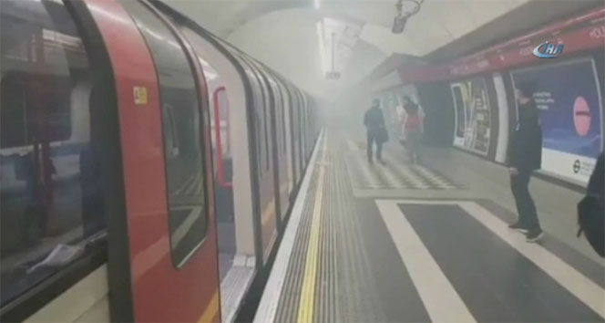 Londra’da metro istasyonunda yangın