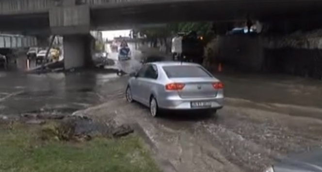 Bakırköy sahil yolunu su bastı