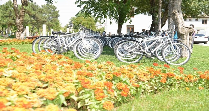 Başkan Atilla’dan 100 çocuğa 100 bisiklet