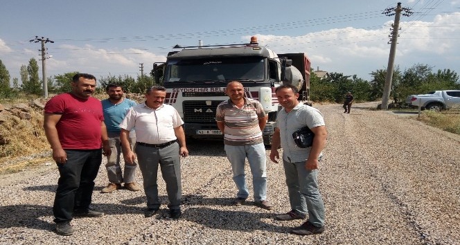 Seydişehir Belediyesi sathi kaplama çalışmalarını sürdürüyor