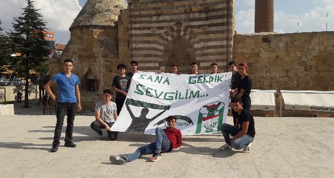 Liselilerden Kırşehir Belediyespor’a destek